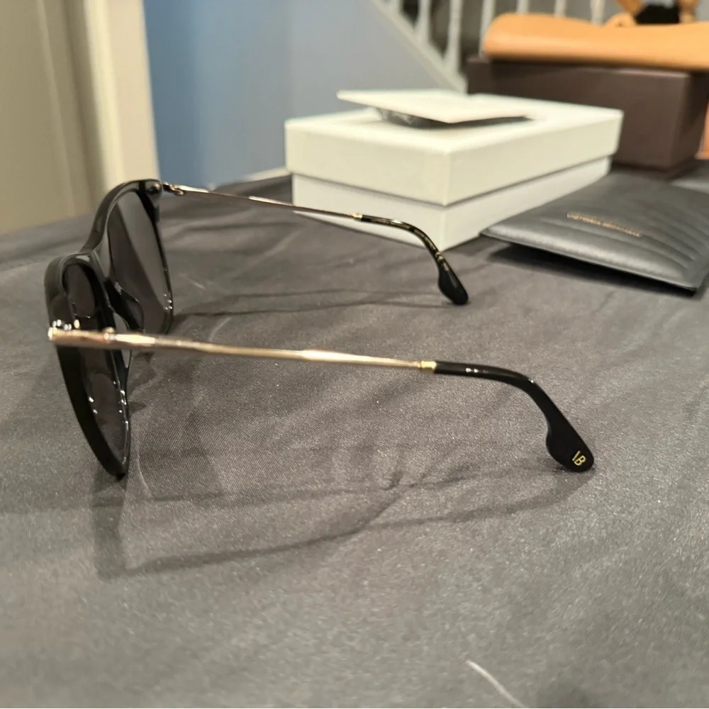 Victoria Beckham VB636S Sunglasses Black with Silver Hardware FULL INCLUSION